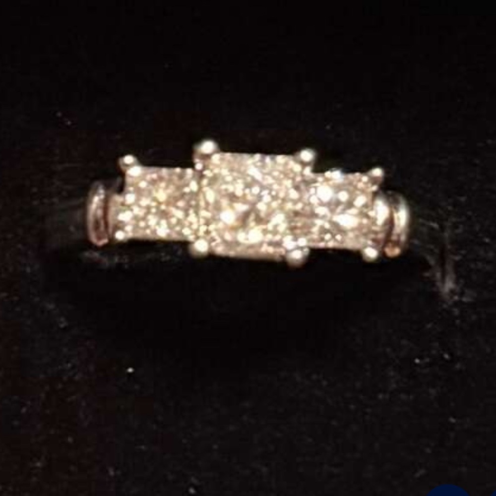 Princess cut mined diamond ring size 6.5